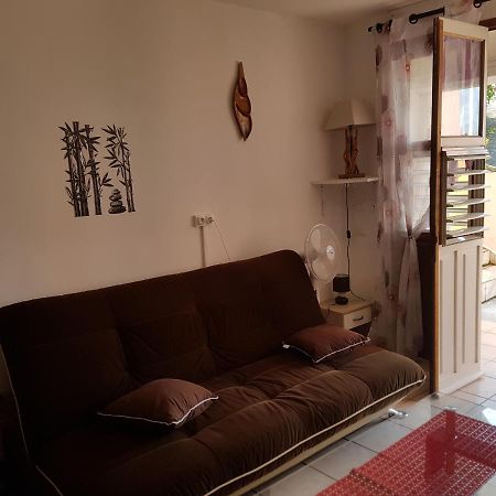 Hibiscus Apartment เลอโกซิเยร์ ภายนอก รูปภาพ