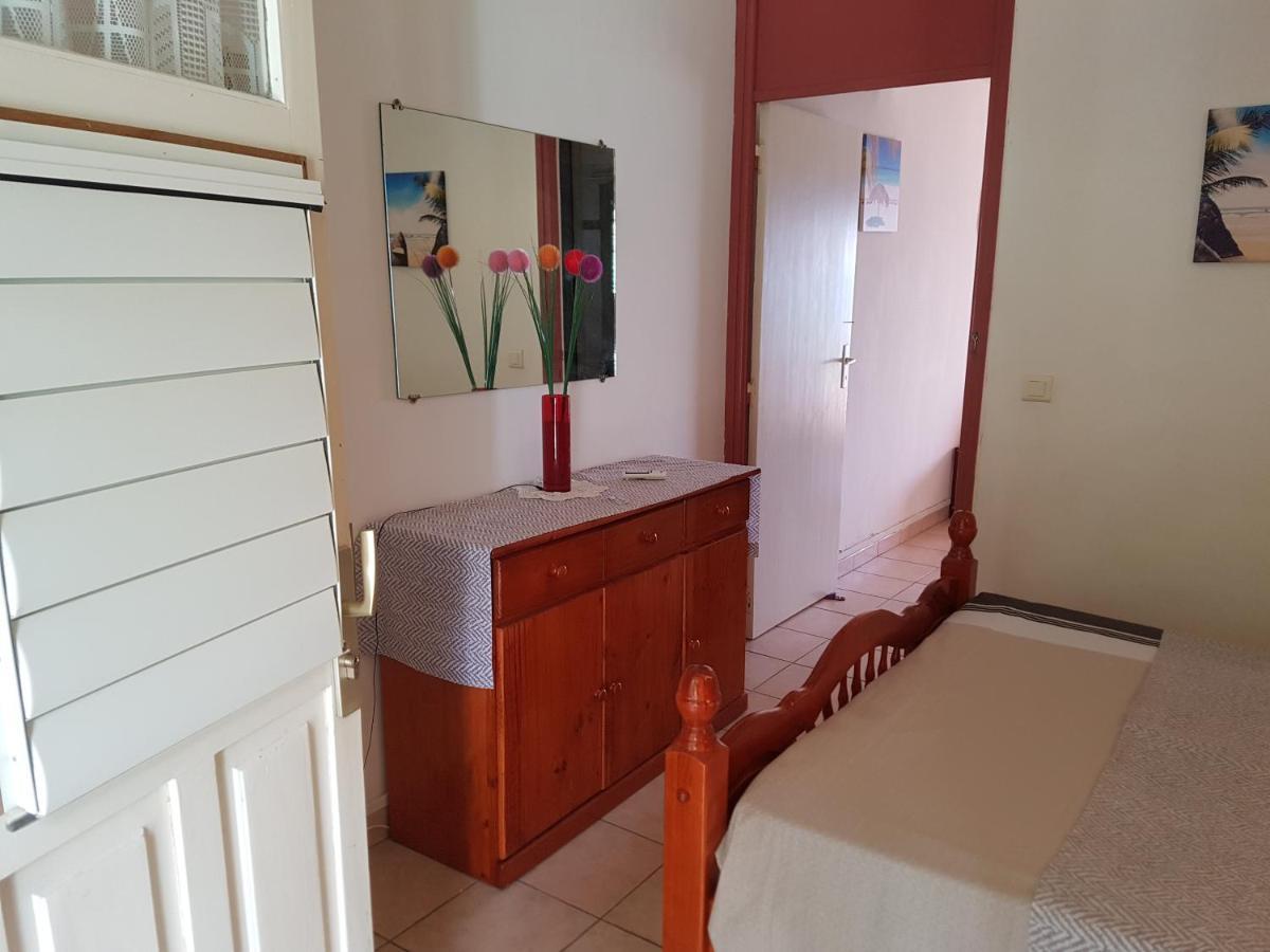 Hibiscus Apartment เลอโกซิเยร์ ภายนอก รูปภาพ