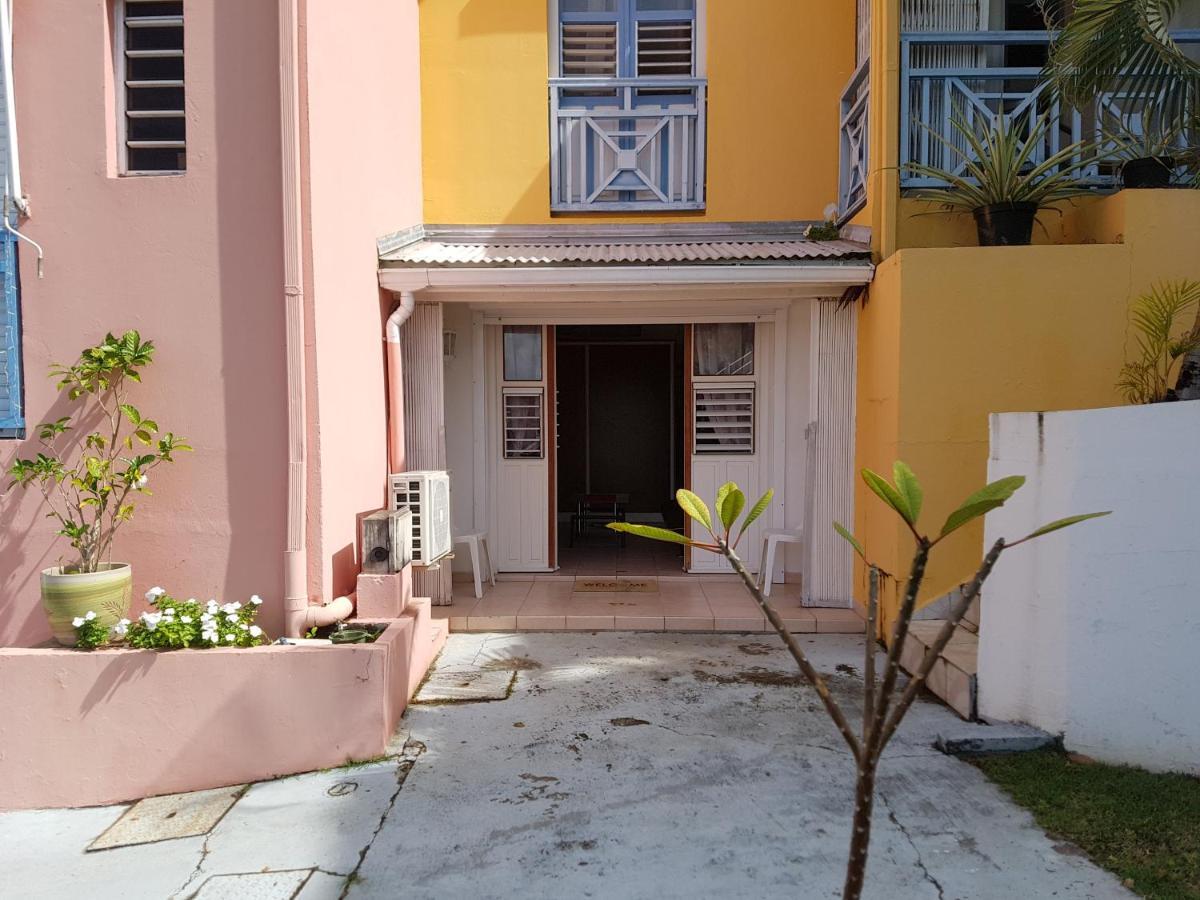 Hibiscus Apartment เลอโกซิเยร์ ภายนอก รูปภาพ