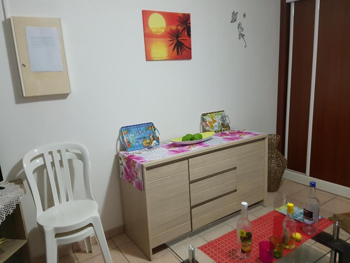 Hibiscus Apartment เลอโกซิเยร์ ภายนอก รูปภาพ
